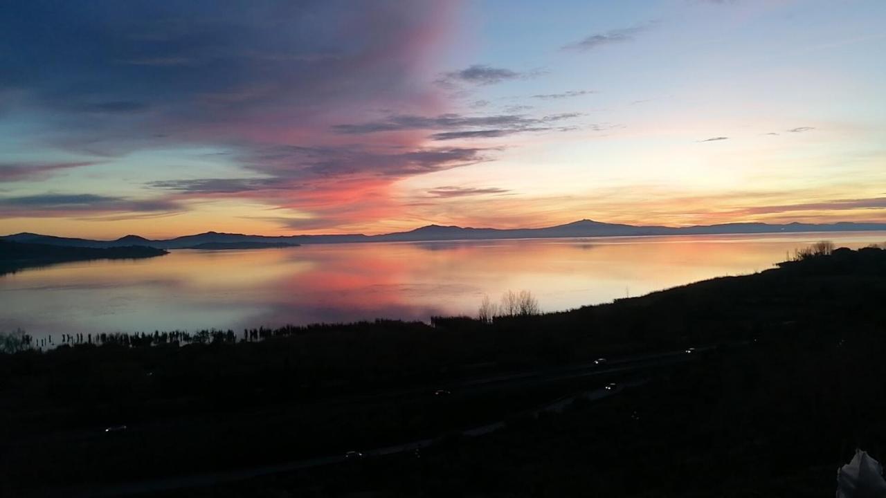 B&B Torre Del Lago Trasimeno Passignano sul Trasimeno Bagian luar foto