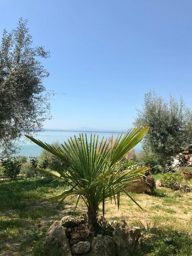 B&B Torre Del Lago Trasimeno Passignano sul Trasimeno Bagian luar foto