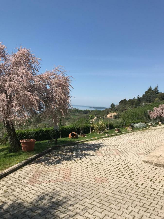 B&B Torre Del Lago Trasimeno Passignano sul Trasimeno Bagian luar foto