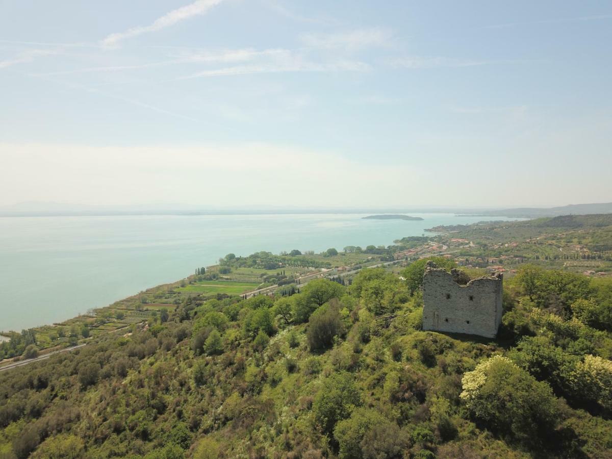 B&B Torre Del Lago Trasimeno Passignano sul Trasimeno Bagian luar foto