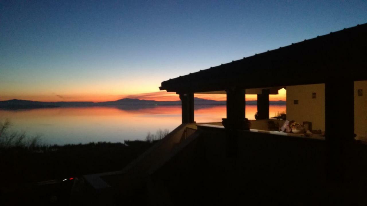 B&B Torre Del Lago Trasimeno Passignano sul Trasimeno Bagian luar foto