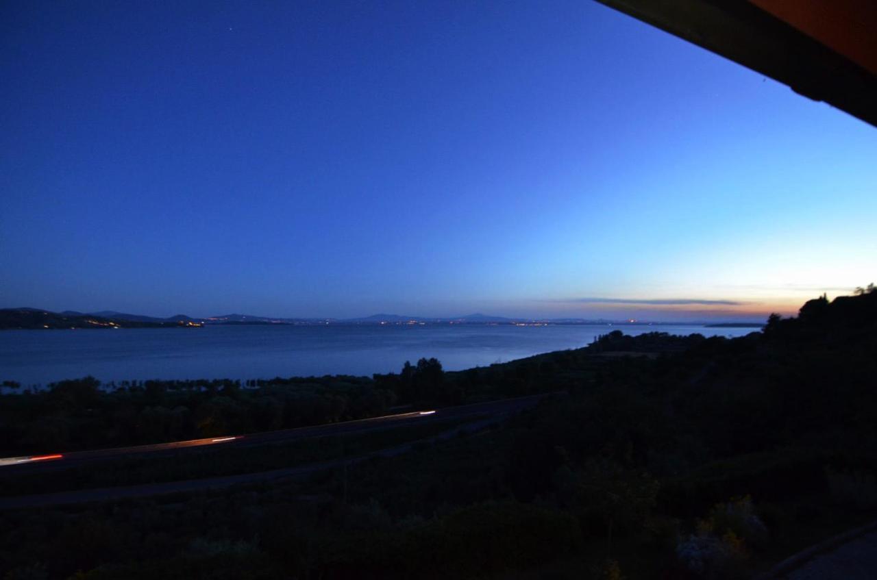 B&B Torre Del Lago Trasimeno Passignano sul Trasimeno Bagian luar foto